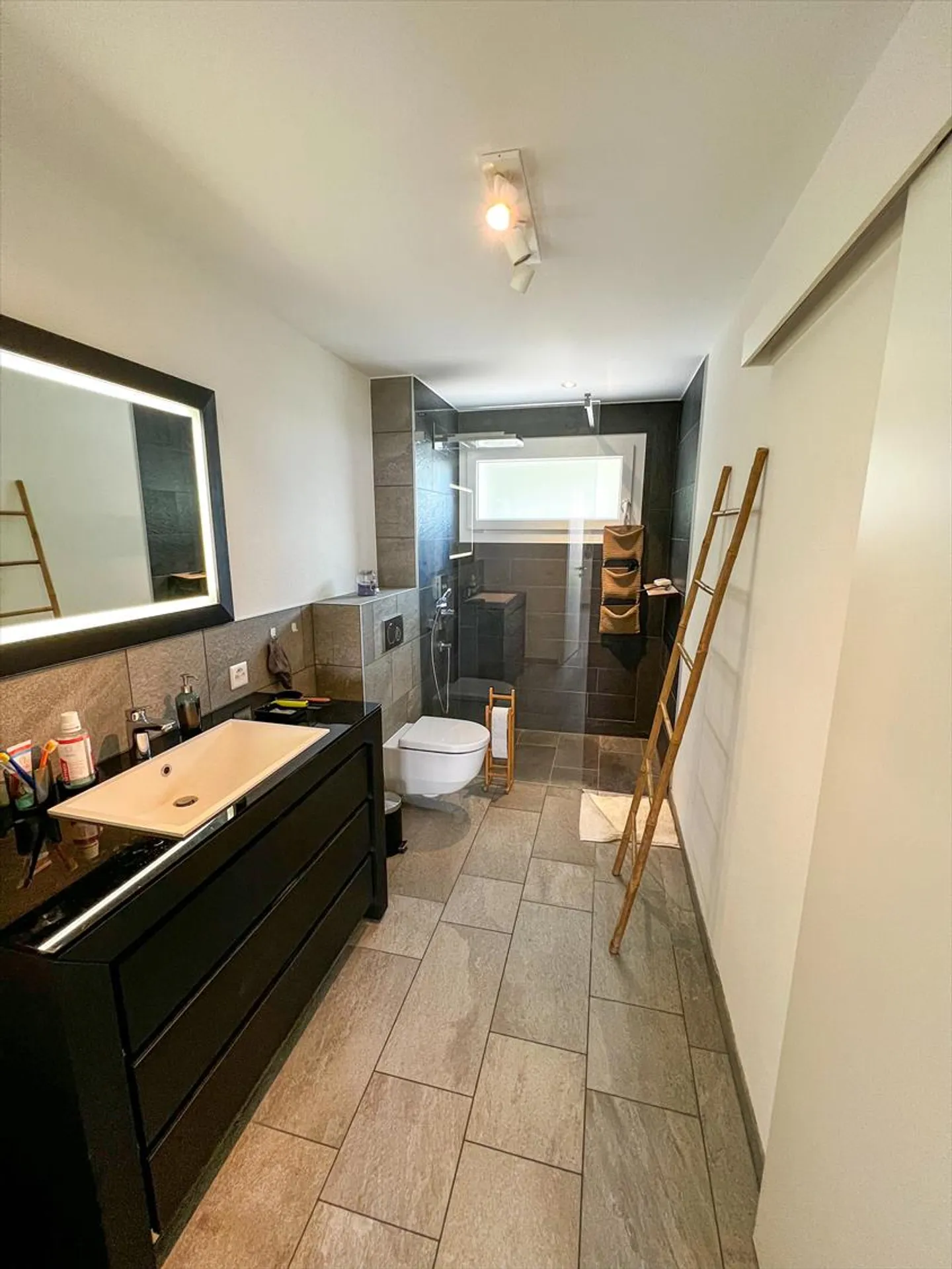 Vétroz - Appartamento 2.5 locali con cabina armadio, terrazza e giardino privato - Foto 3 di 5