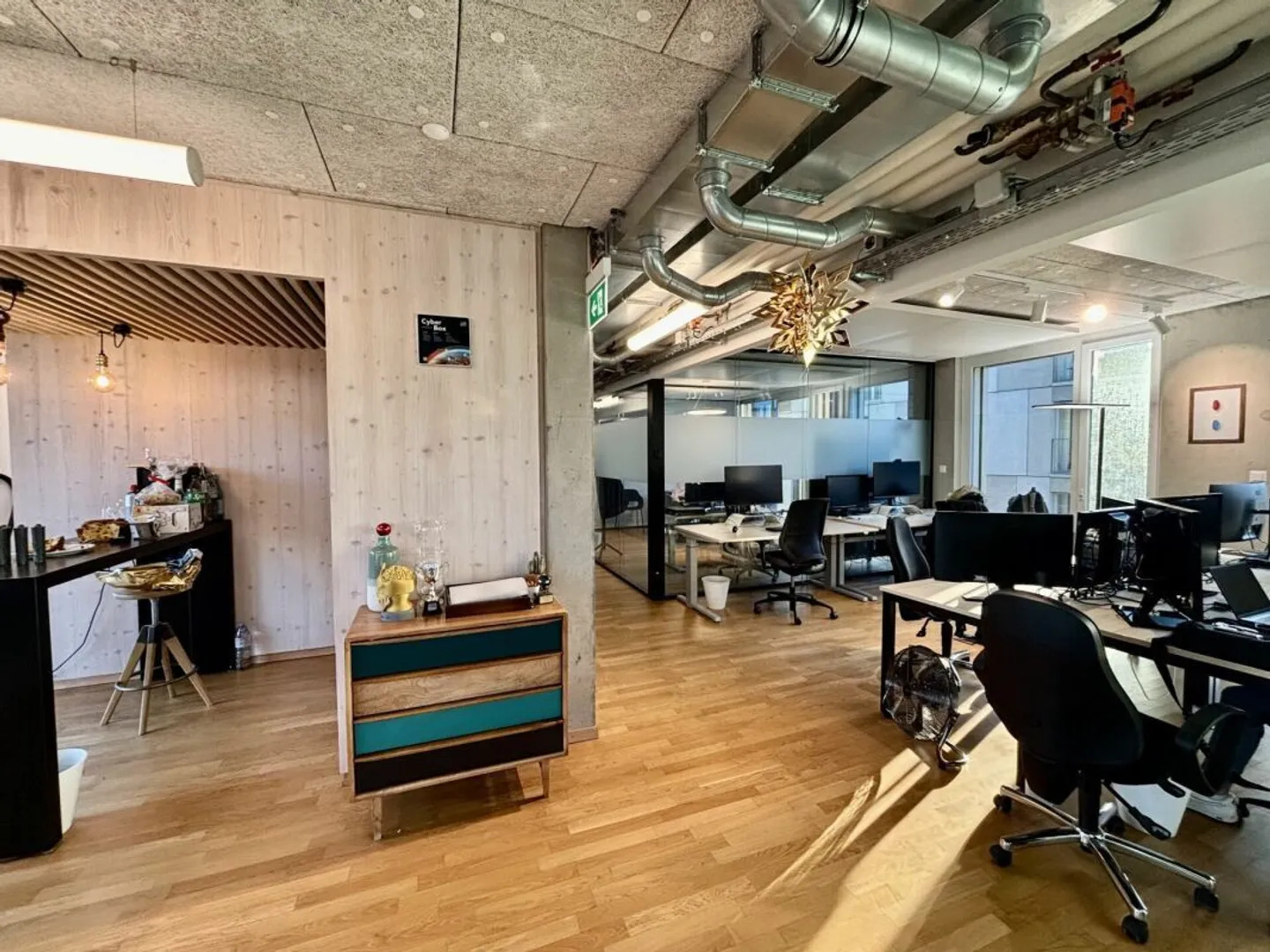 Ein Raum wird frei! Nahe dem See, Verkehr, 360 m2 Büro zu vermieten in Morges - Foto 5 von 14