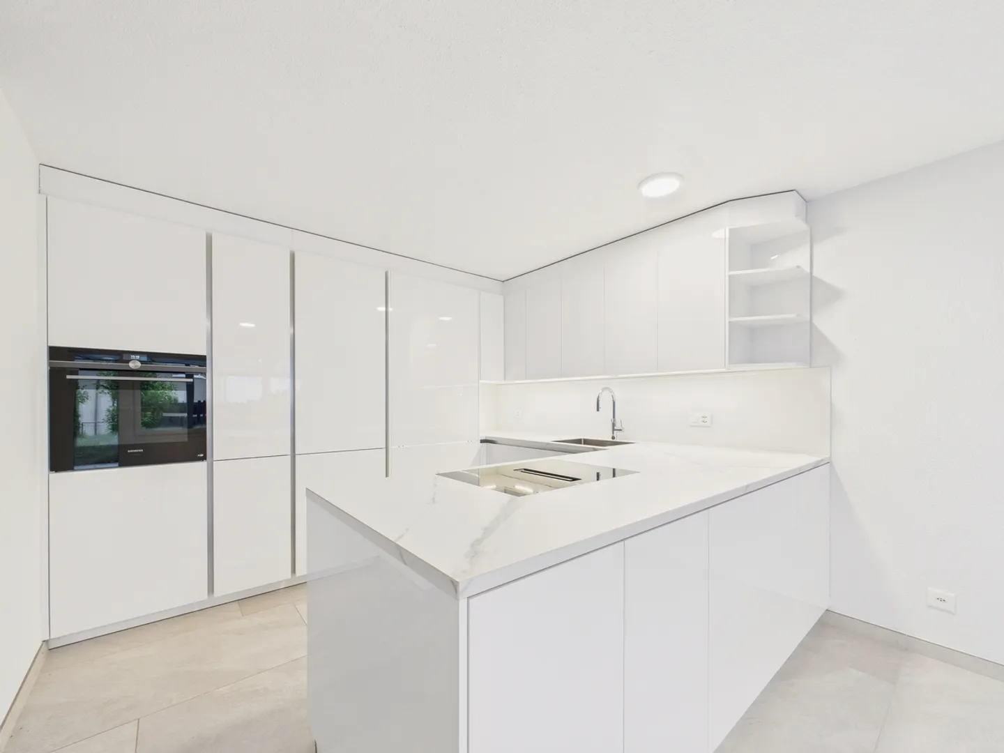 Charmantes 5.5-Zimmer Reihenhaus in Wilen b. Wollerau - Foto 2 von 13