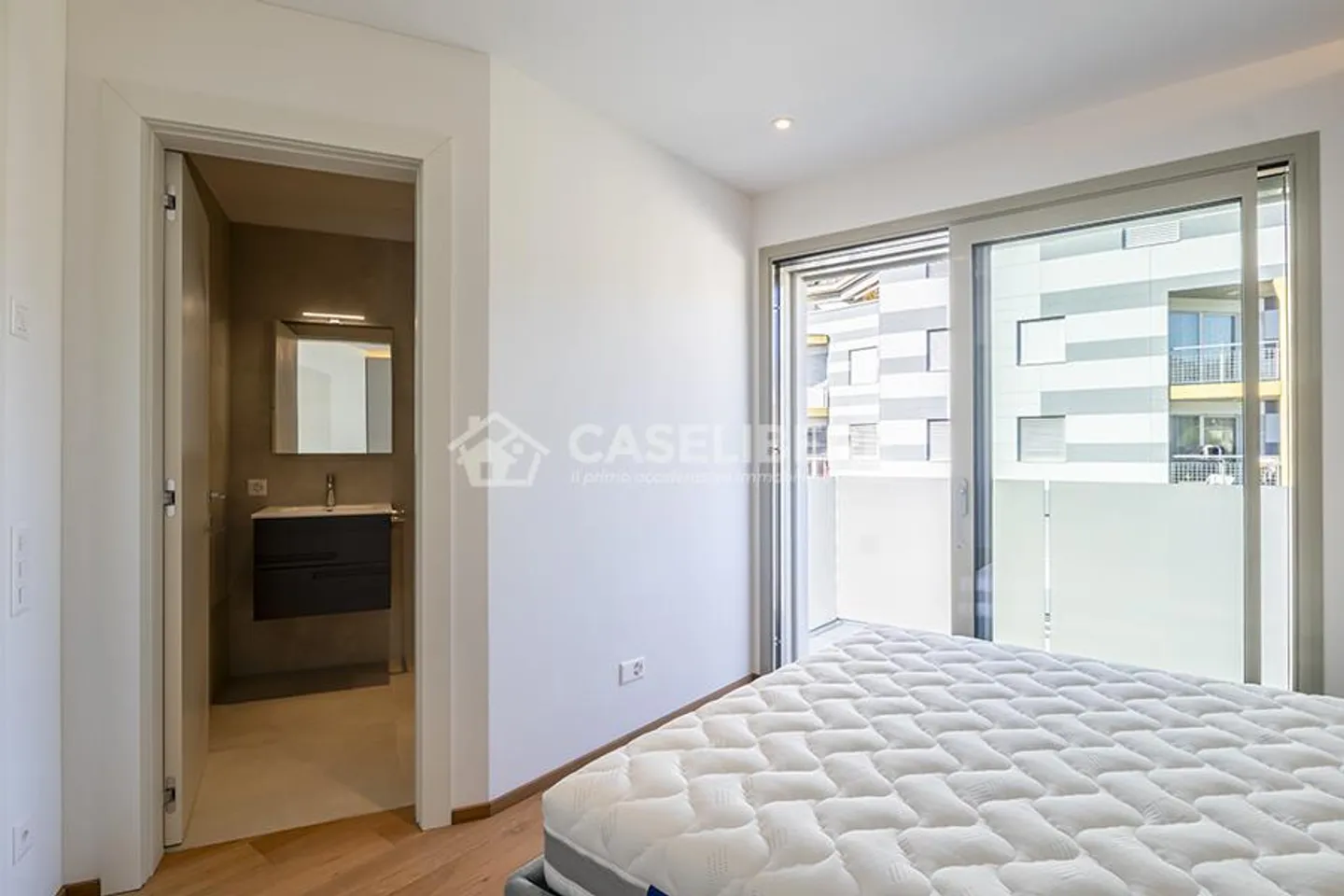 STUNNING 2.5 ROOMS FURNISHED APARTMENT IN MASSAGNO - Photo 10 of 13