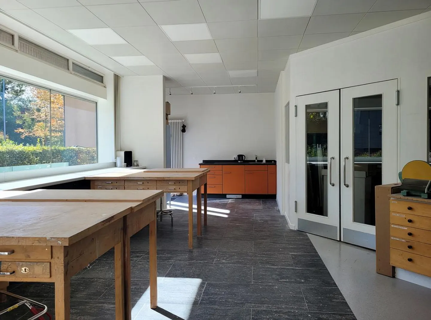 Beaucoup d'espace pour vos idées 230 m² d'atelier et de zone créative avec charme - Photo 2 sur 12
