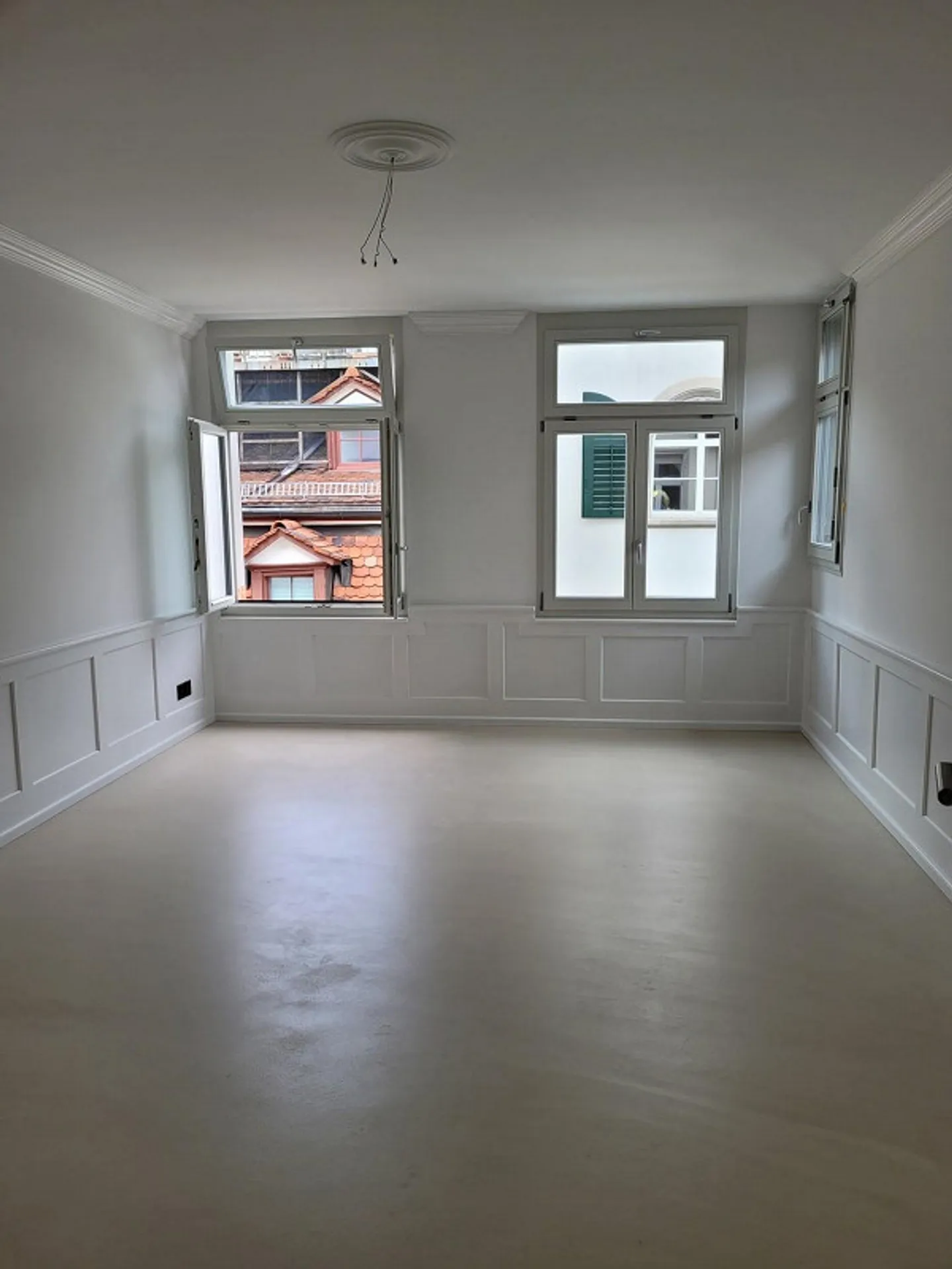 Exclusive first rental after renovation in the old town of St. Gallen - Photo 6 of 9