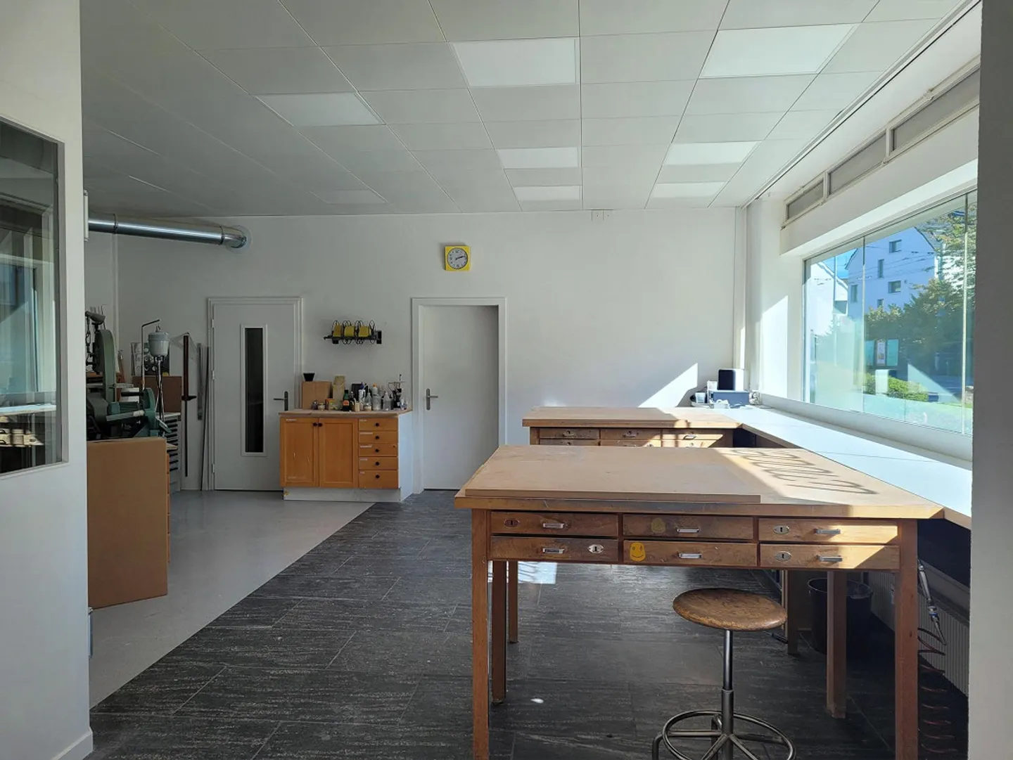 Beaucoup d'espace pour vos idées 230 m² d'atelier et de zone créative avec charme - Photo 3 sur 12