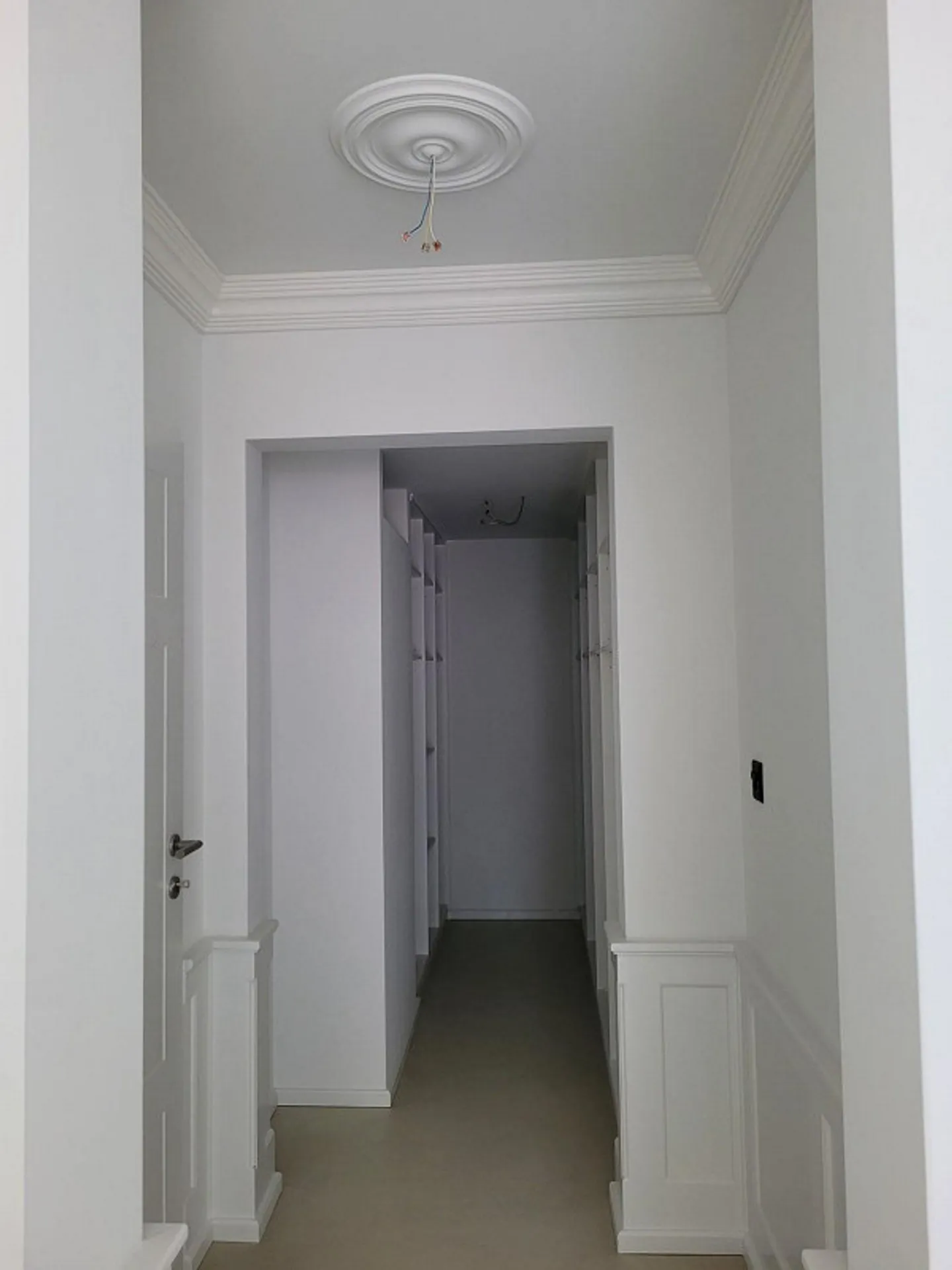 Exclusive first rental after renovation in the old town of St. Gallen - Photo 7 of 9