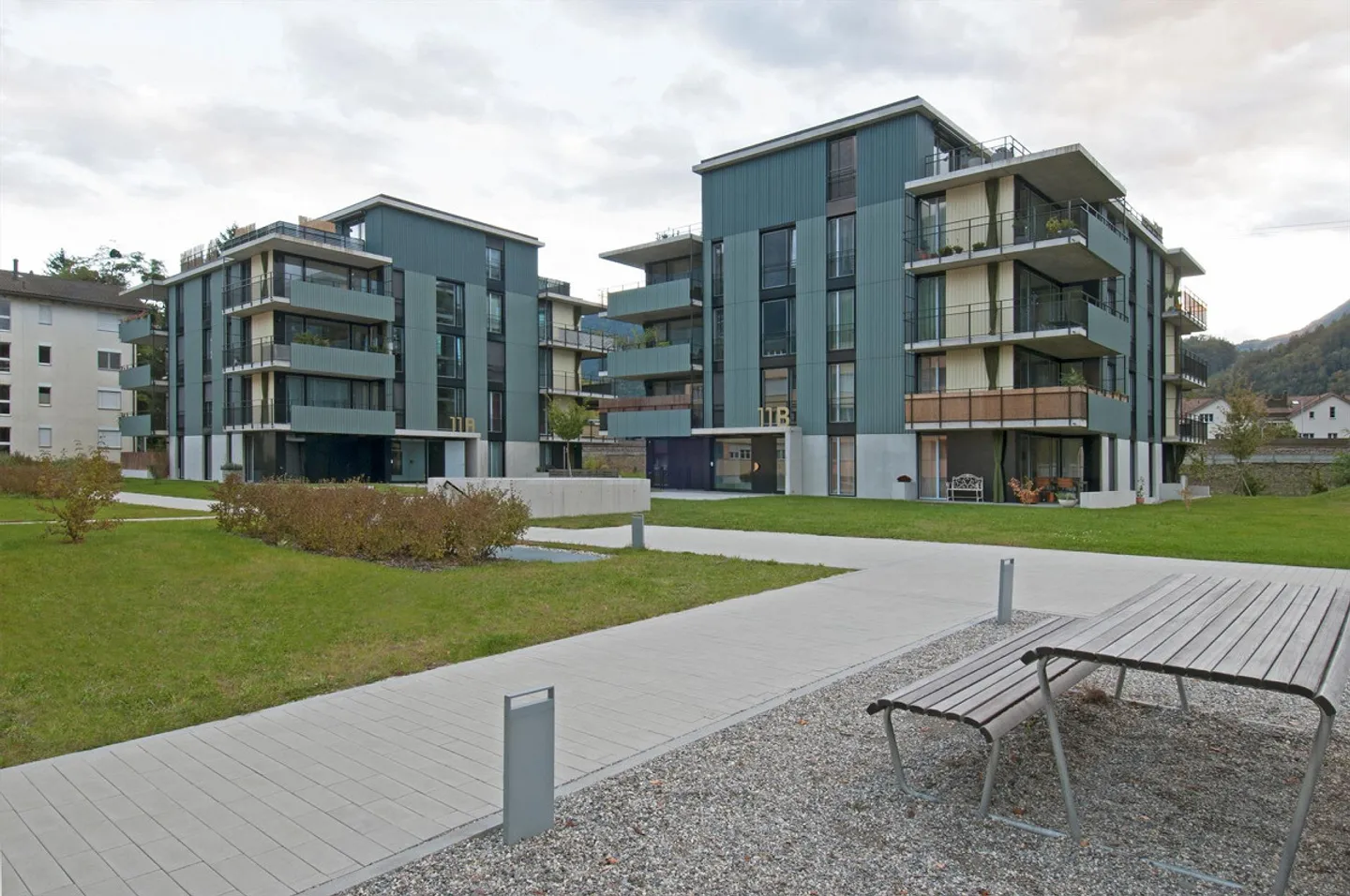 modern - spacious - central - Photo 1 of 8