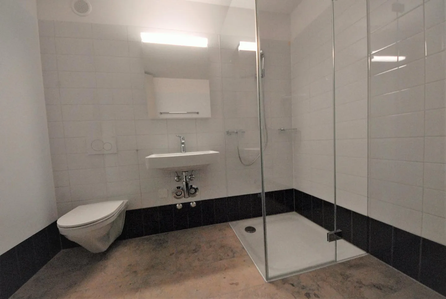 modern - spacious - central - Photo 4 of 8