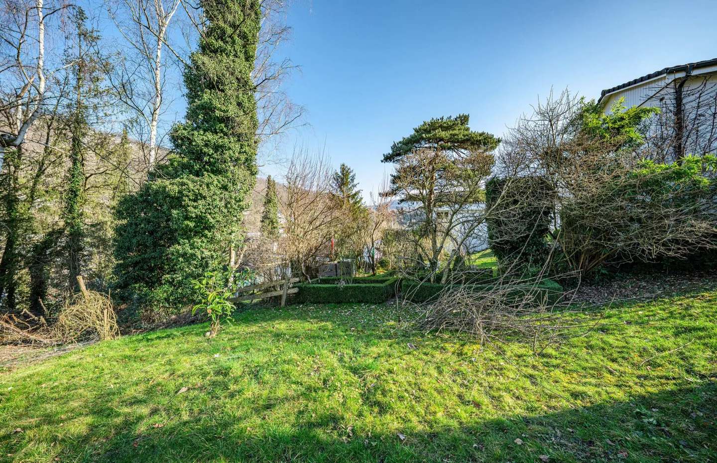 925 m² Building Land in a Beautiful Hillside Location - Photo 5 of 8