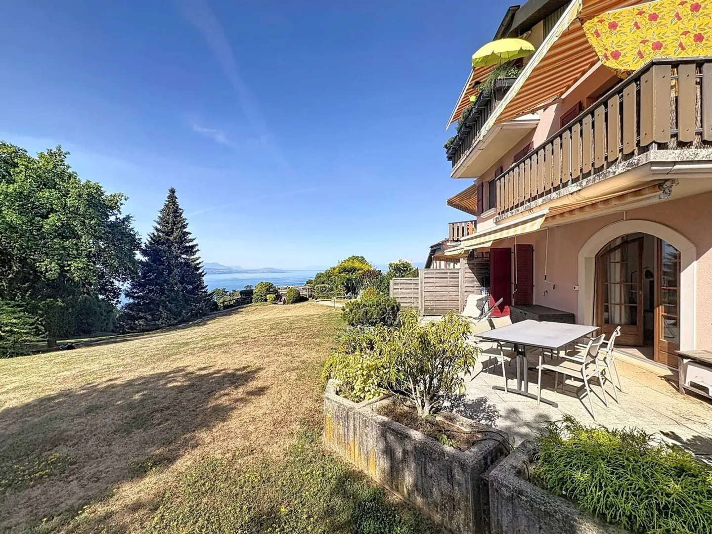 Appartamento di due e mezzo locali con terrazza di 38 m2 con vista lago - Foto 1 di 12