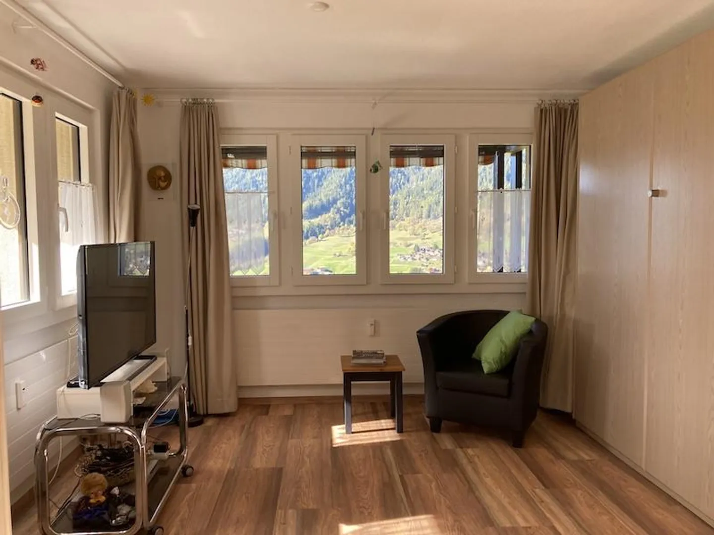 Appartement d'angle lumineux de 1,5 pièce entièrement rénové avec une vue magnifique - Photo 12 sur 12