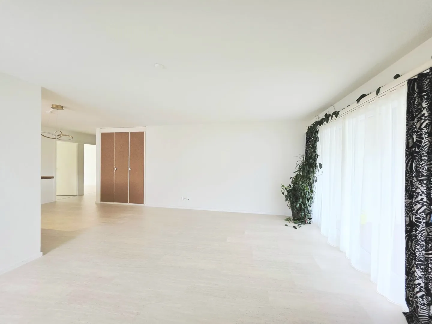 Bright 4.5-room apartment with sunny balcony for temporary rent until 30.09.2028 - Photo 4 of 13