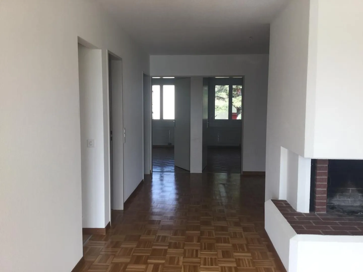 Ampio appartamento di 3,5 locali con camino in affitto - Foto 2 di 6