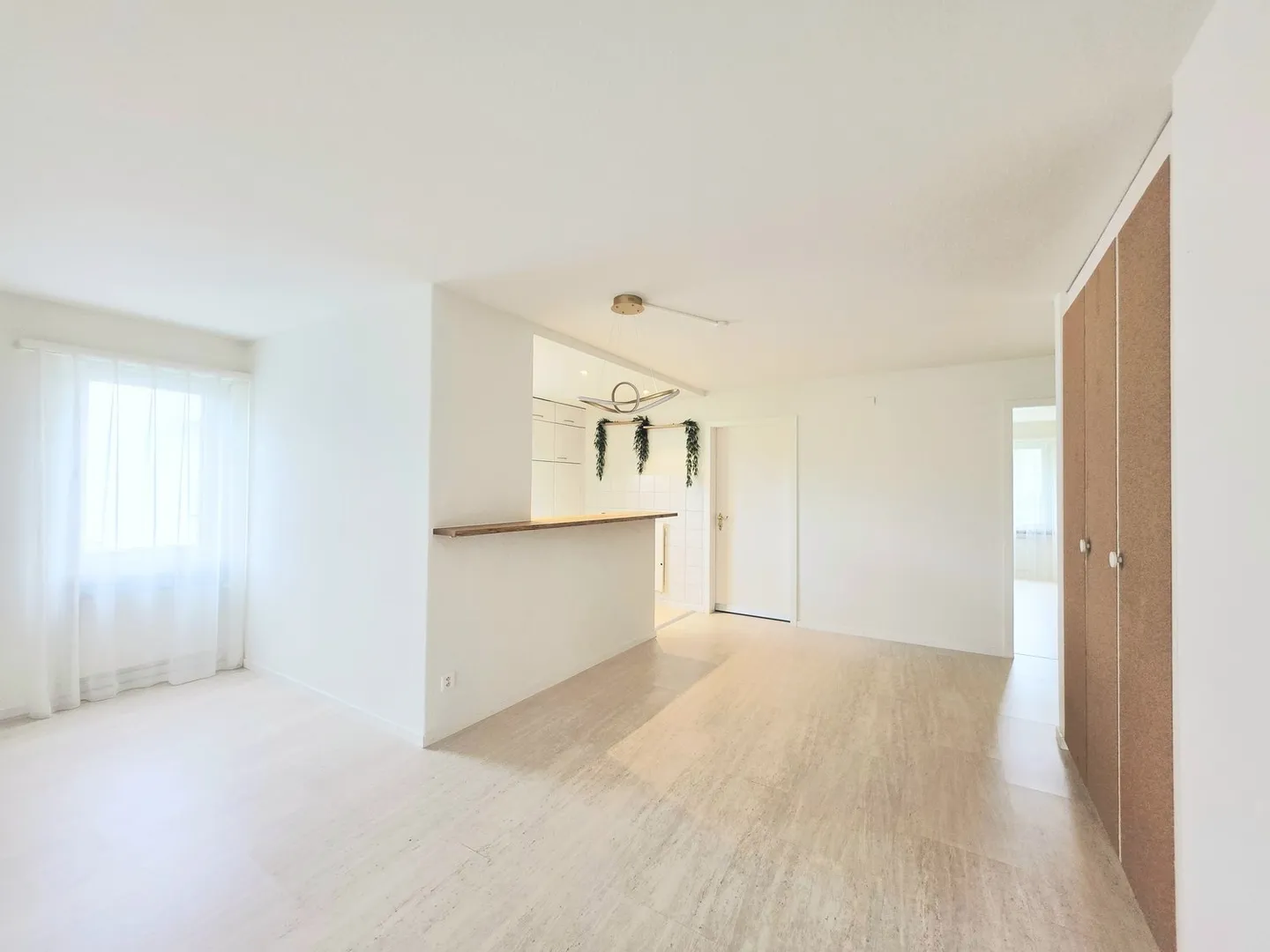 Bright 4.5-room apartment with sunny balcony for temporary rent until 30.09.2028 - Photo 5 of 13