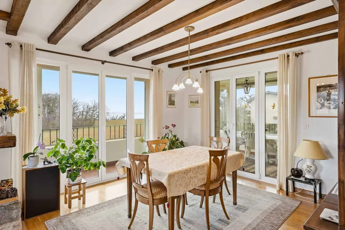 Charmante Villa Familiale avec Vue Lac - Photo 7 sur 12