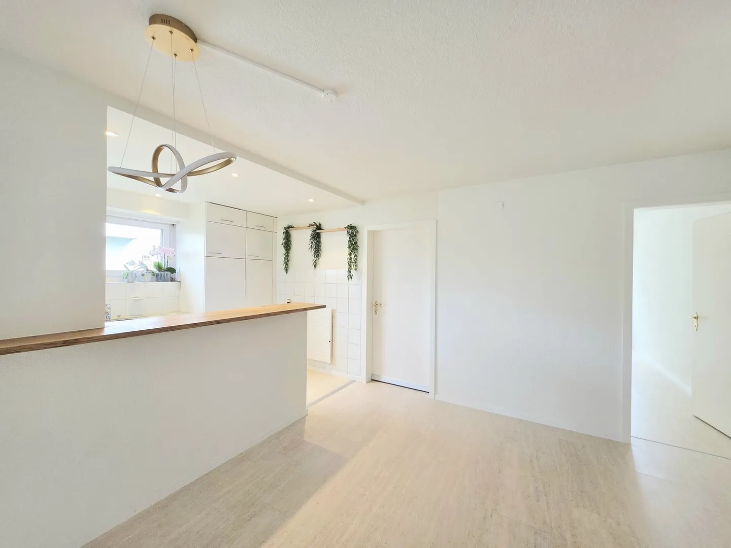 Bright 4.5-room apartment with sunny balcony for temporary rent until 30.09.2028 - Photo 6 of 13
