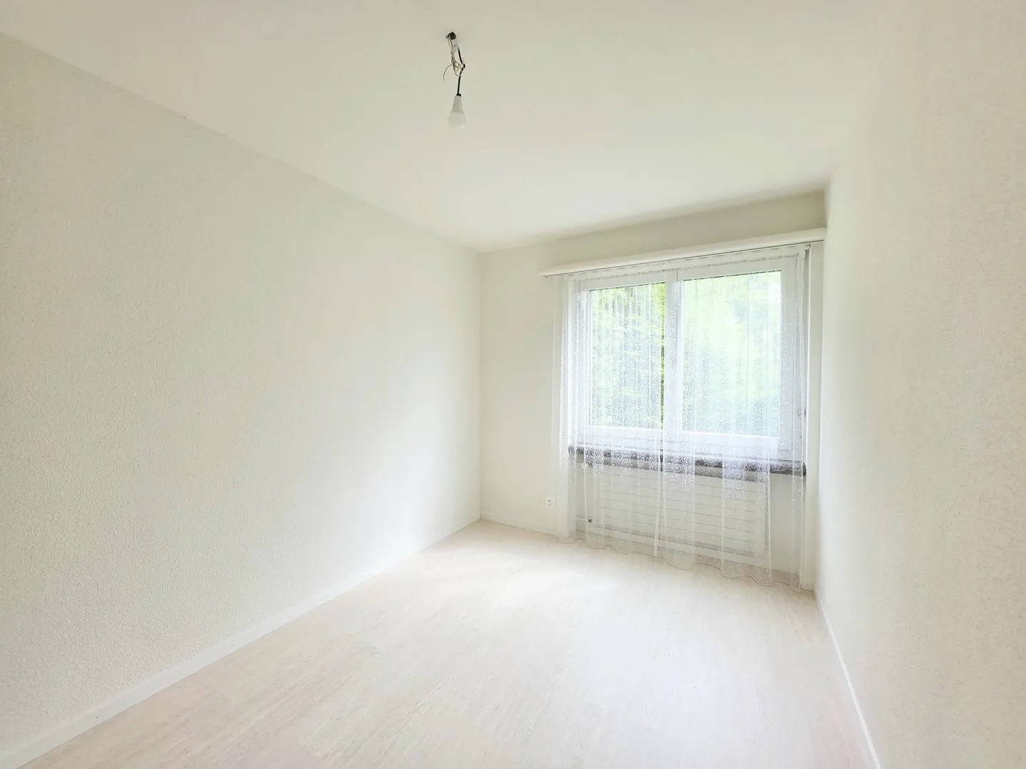 Bright 4.5-room apartment with sunny balcony for temporary rent until 30.09.2028 - Photo 9 of 13