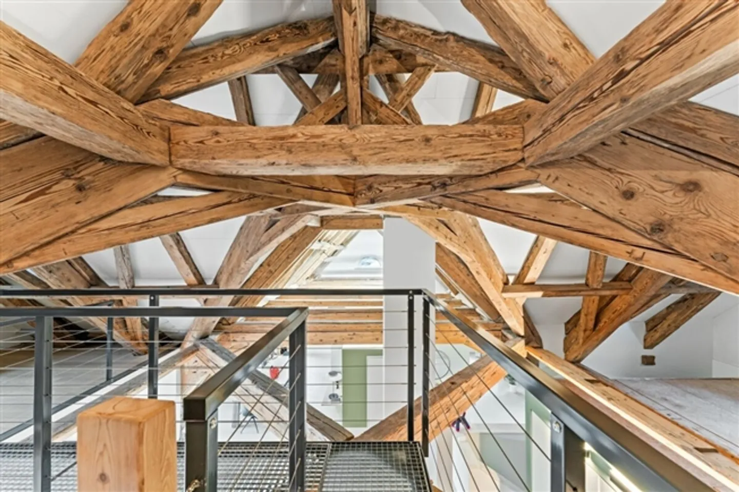 Attico elegante con vista sui Mythen, sul lago e sul verde lussureggiante - Foto 8 di 17