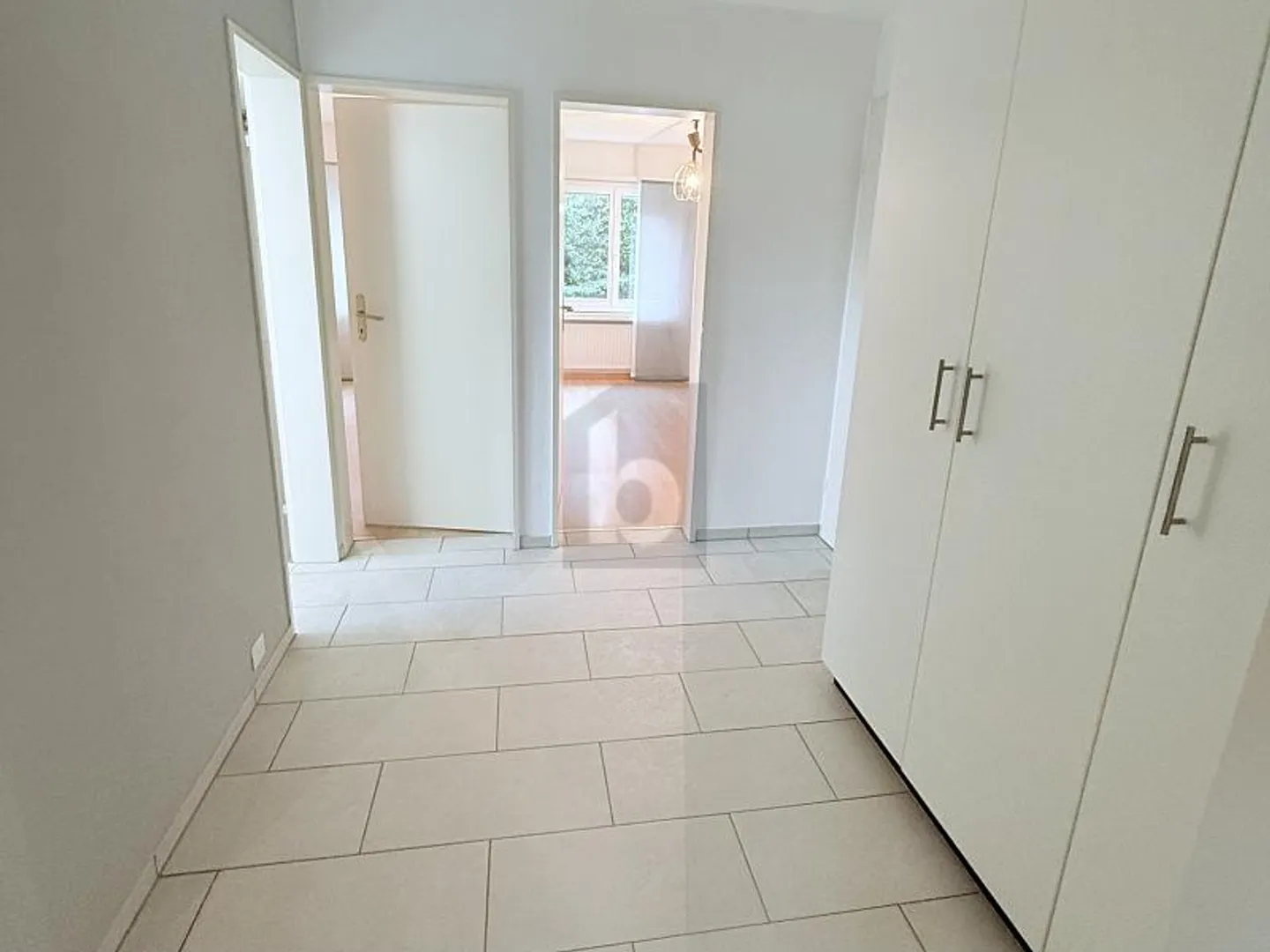 Bel appartement lumineux 4.5 pièces - Photo 3 sur 6
