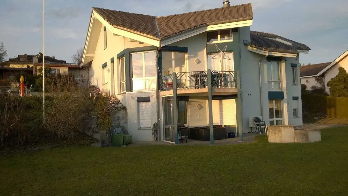 Appartamento 4.5 locali in una casa bifamiliare in una posizione da sogno - Foto 1 di 12