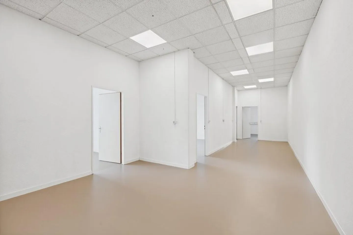Helles Büro zu vermieten - Foto 1 von 6