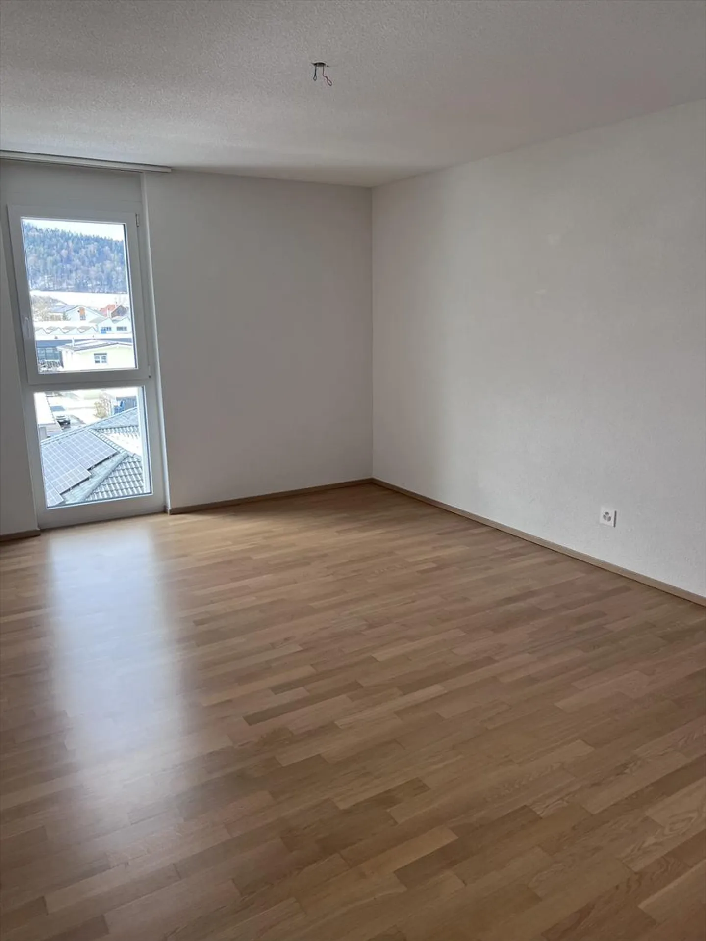 Dans immeuble récent en PPE - appartement de 2.5 pièces au 2ème étage - Photo 3 sur 6