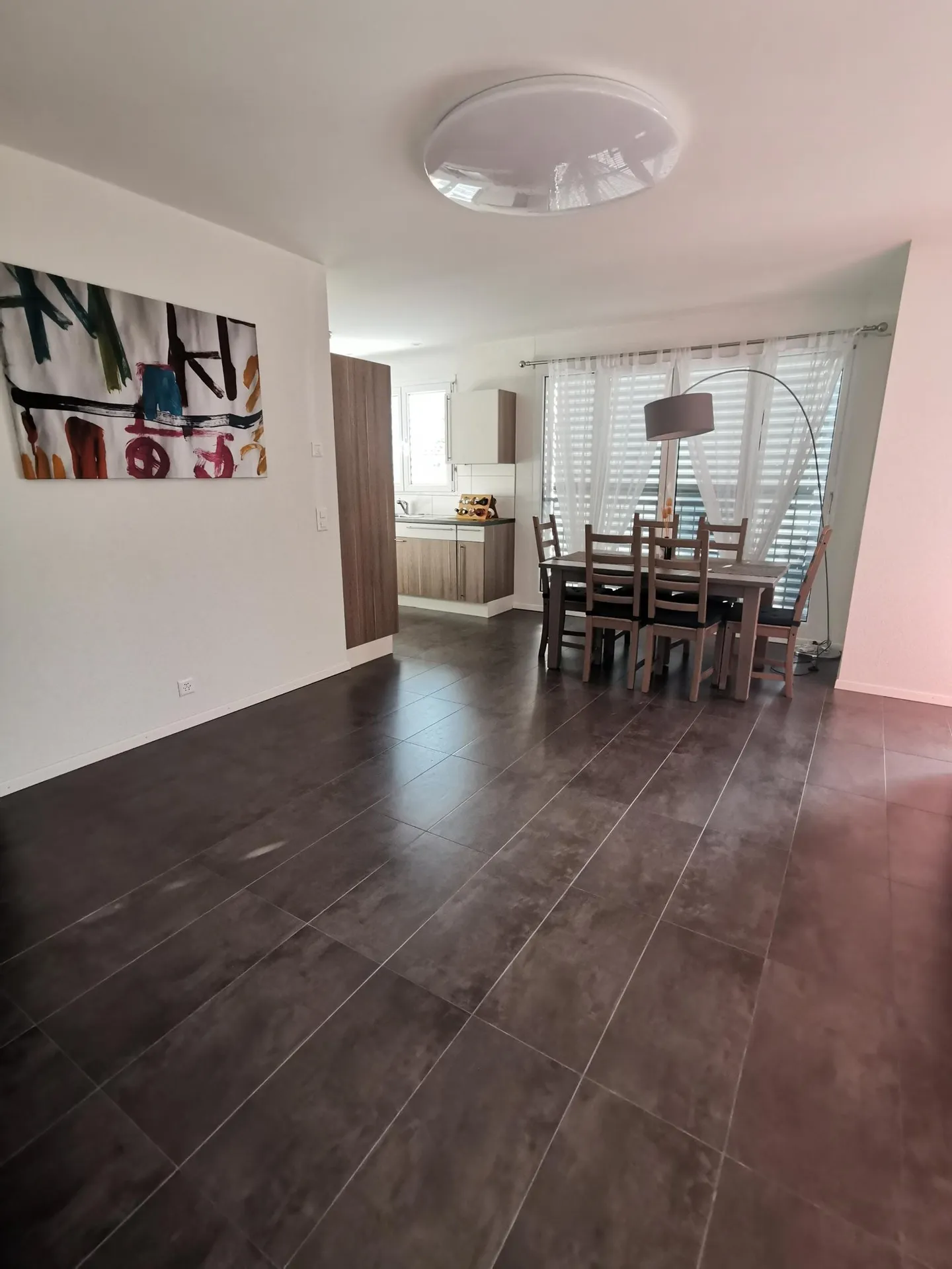 Appartement charmant de 3,5 pièces avec balcon à Yverdon-les-Bains - Photo 4 sur 11