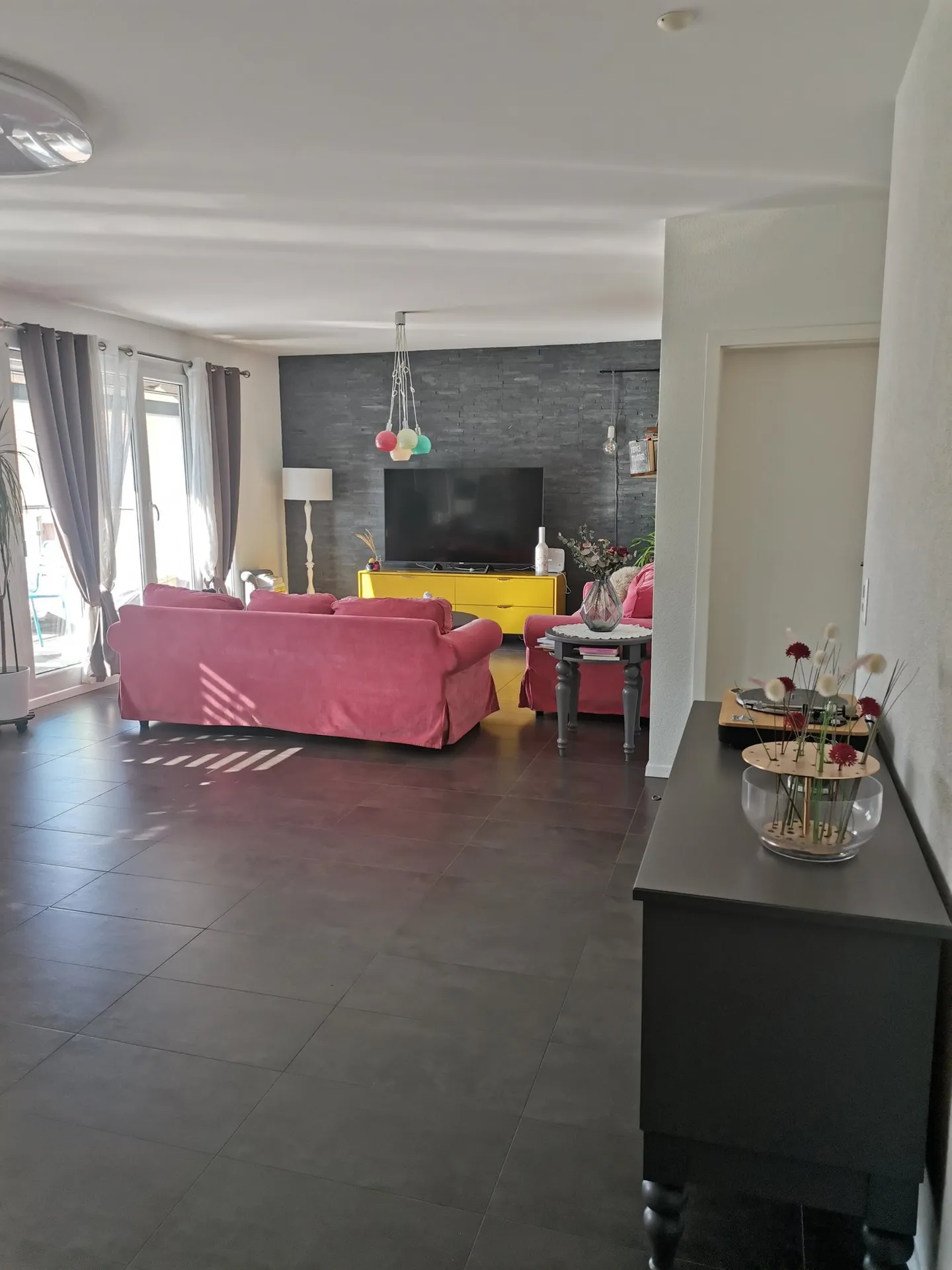 Appartement charmant de 3,5 pièces avec balcon à Yverdon-les-Bains - Photo 5 sur 11