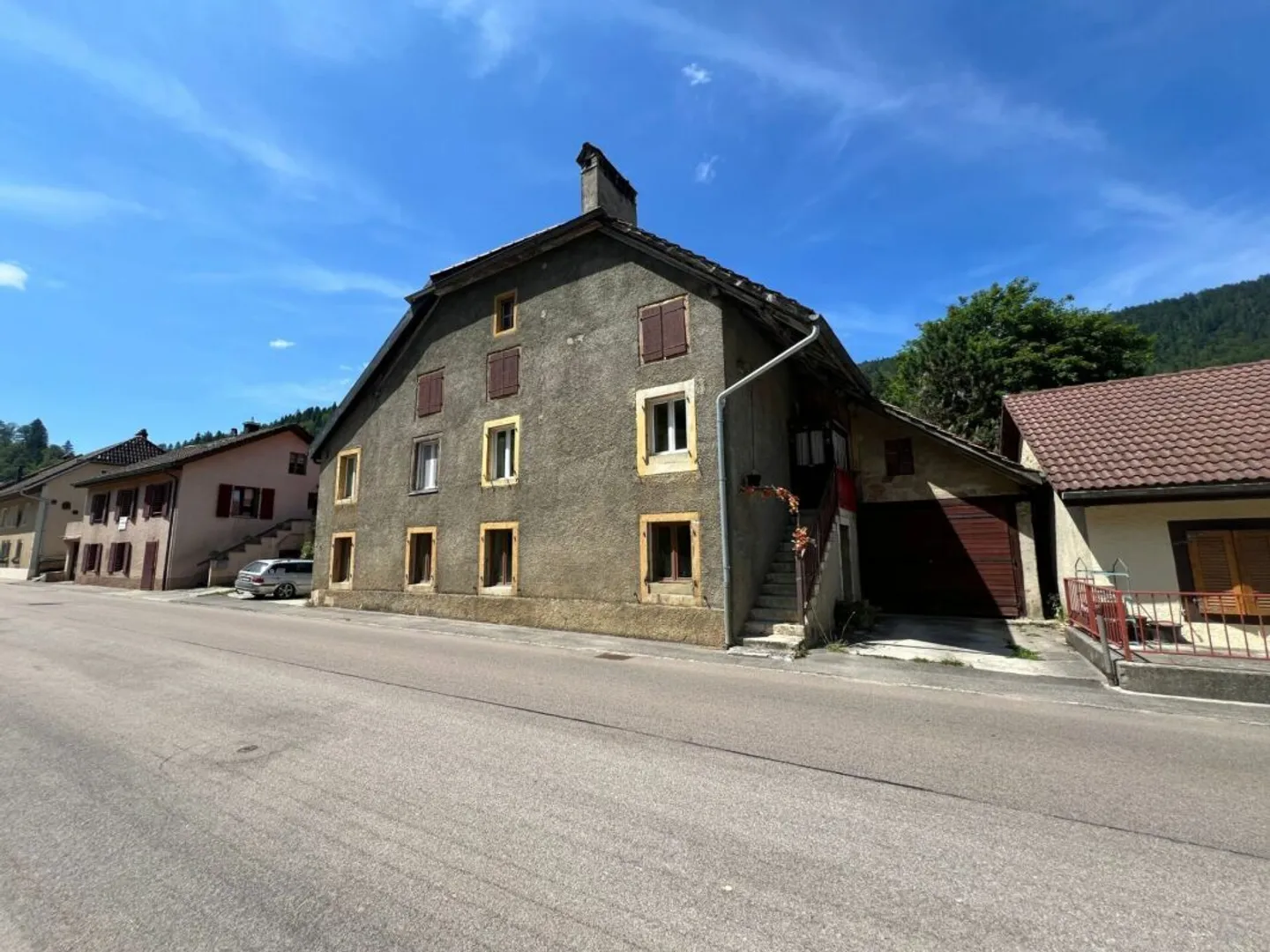 Magnifica proprietà con 2 appartamenti e un ampio giardino - Foto 2 di 18