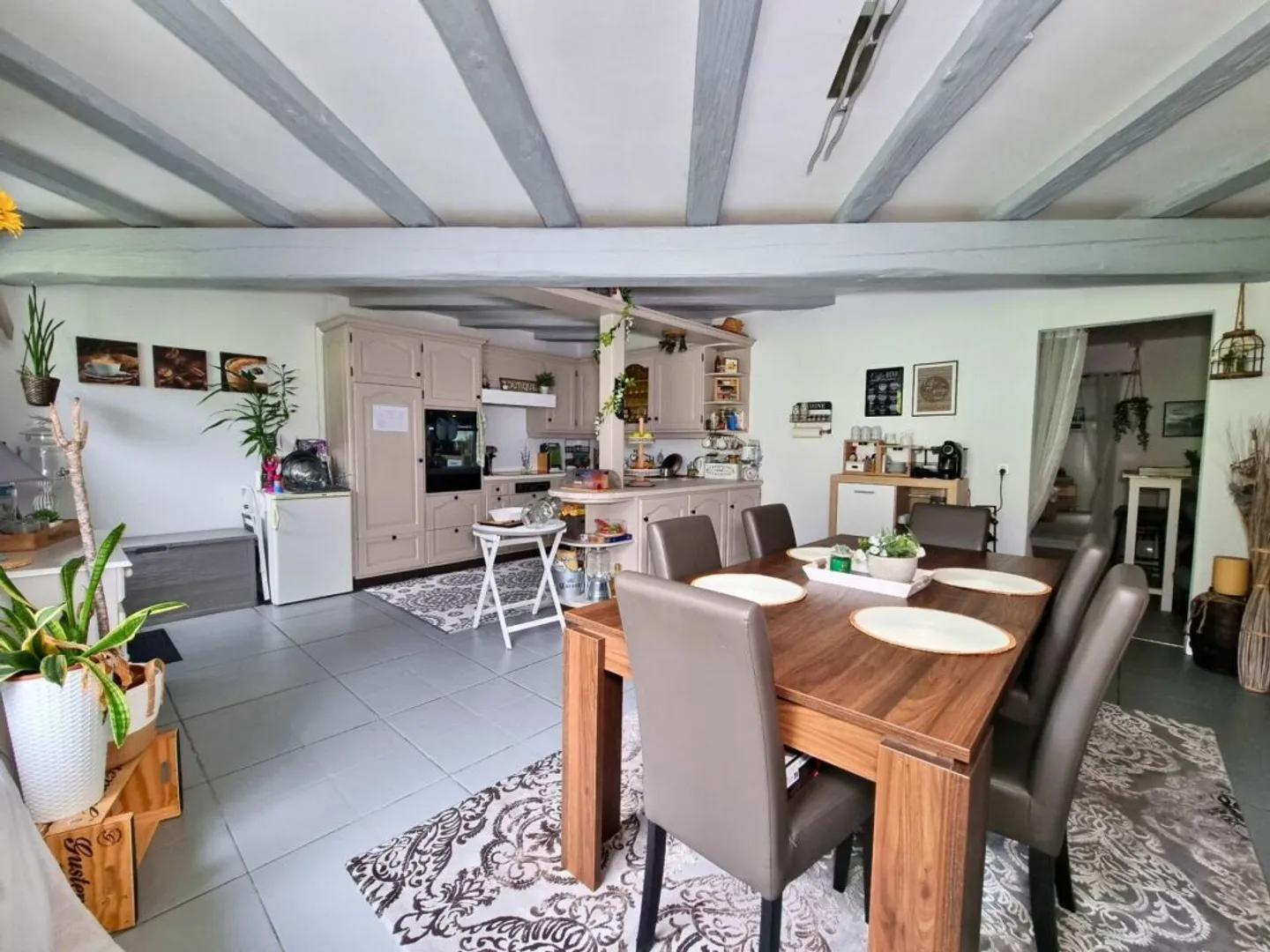 Magnifica proprietà con 2 appartamenti e un ampio giardino - Foto 6 di 18