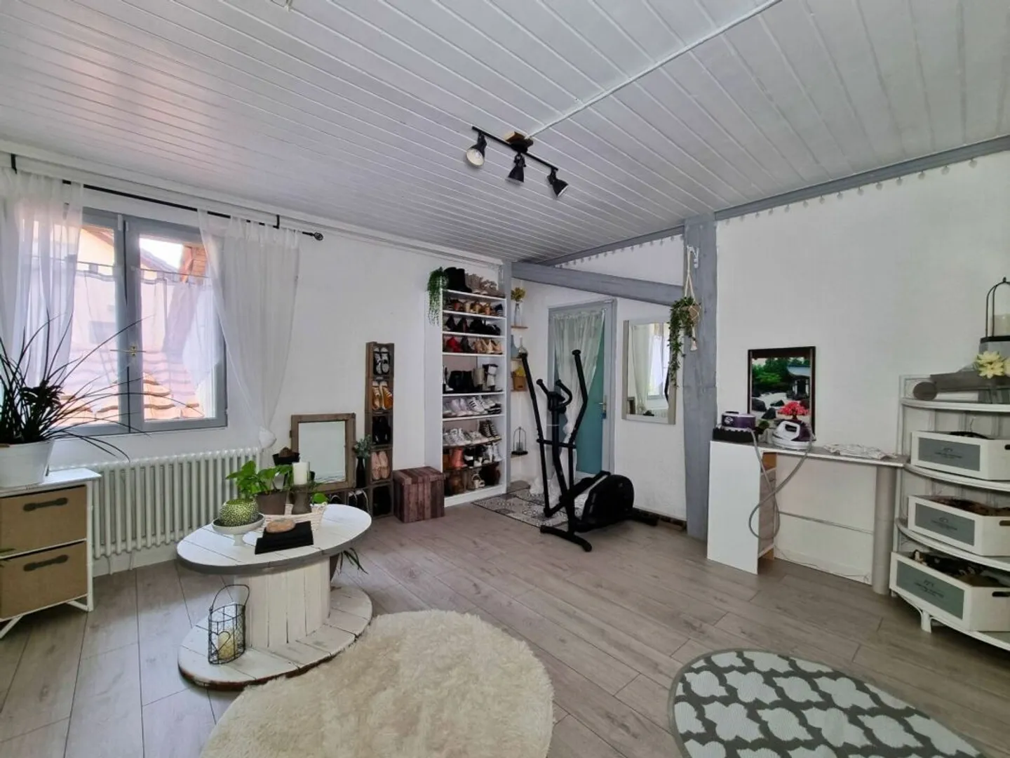 Magnifica proprietà con 2 appartamenti e un ampio giardino - Foto 10 di 18