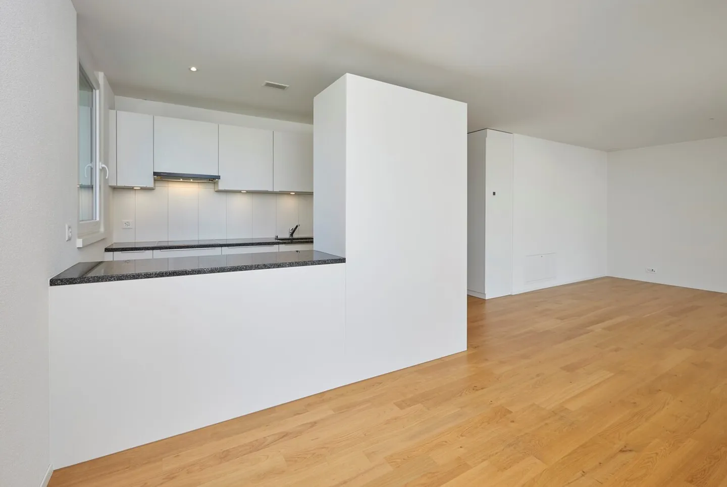 Modern 3.5-room apartment with garden seating area in Kerzers - Photo 4 of 9