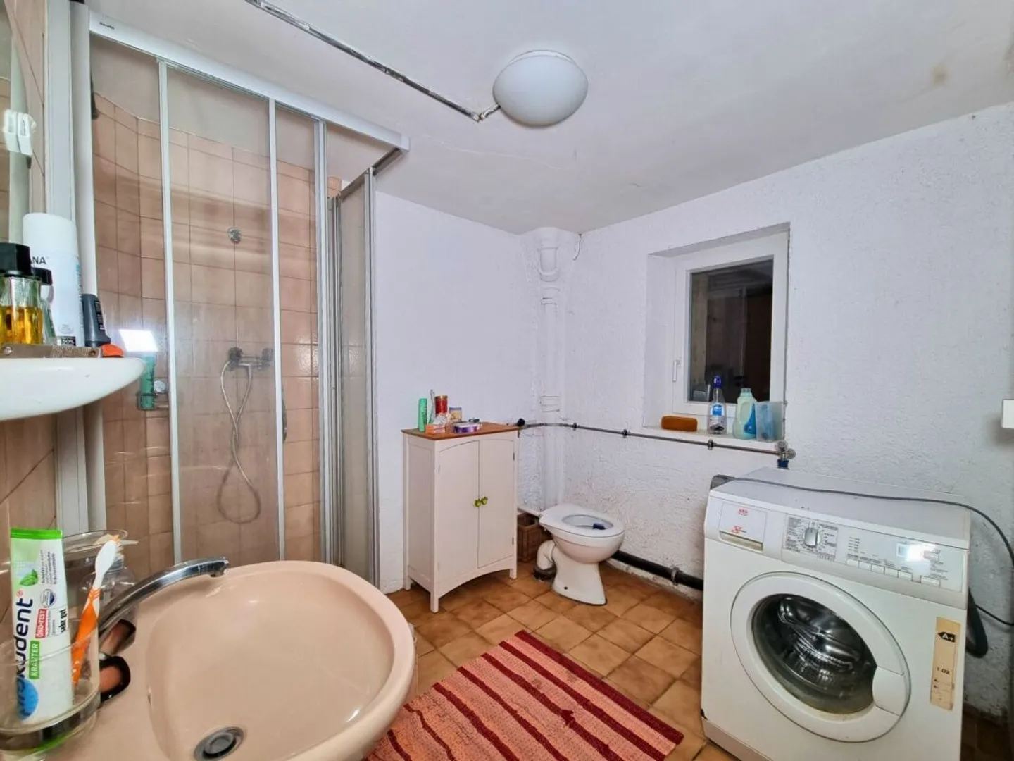Magnifica proprietà con 2 appartamenti e un ampio giardino - Foto 13 di 18