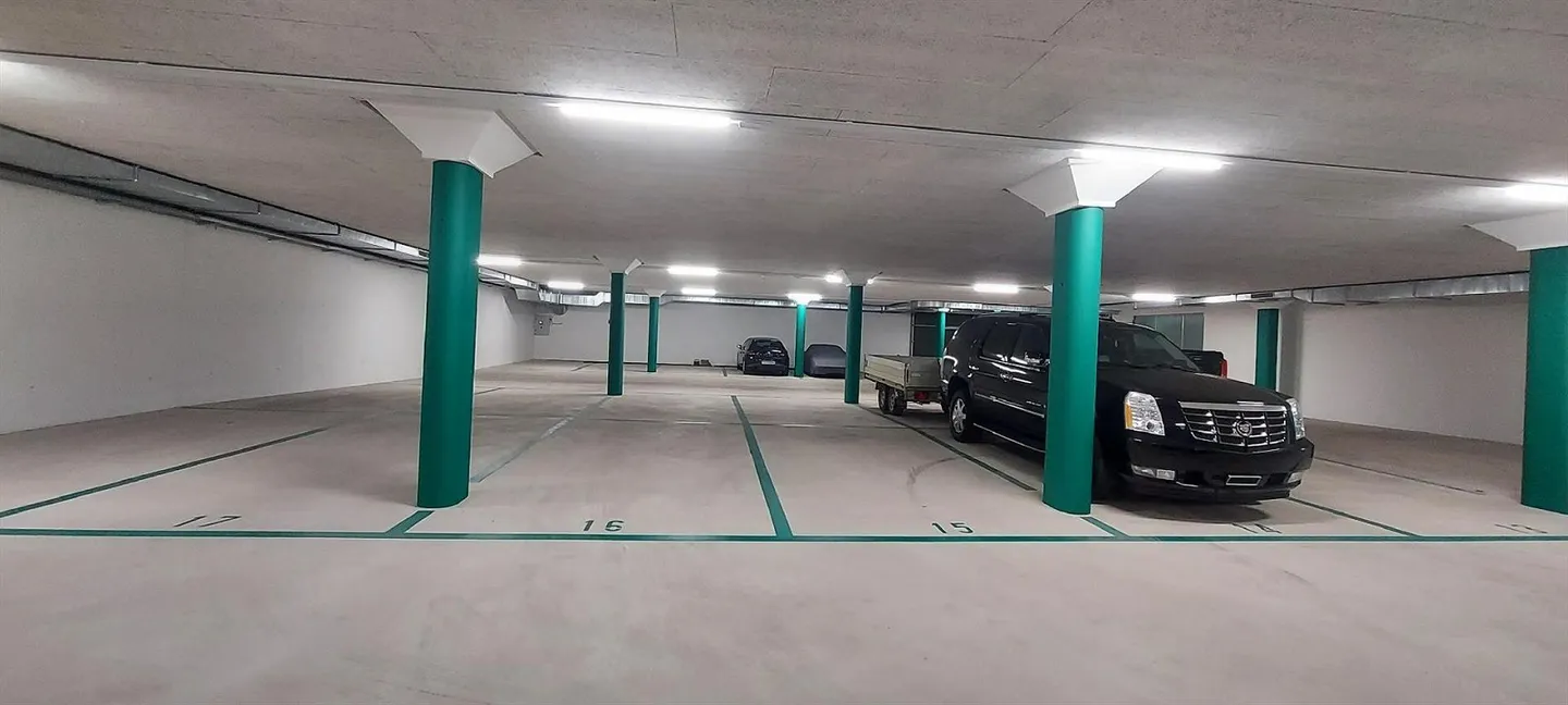 Parkplätze zu Vermieten - Foto 2 von 8