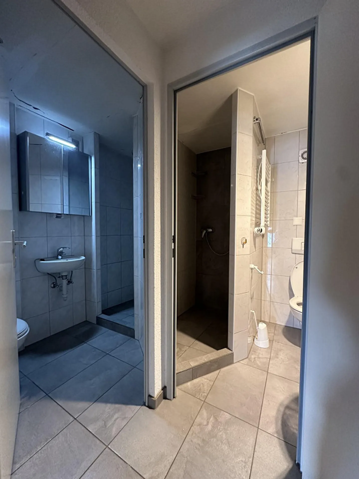 Attractive and affordable 9-room apartment with antique flair - Photo 5 of 10