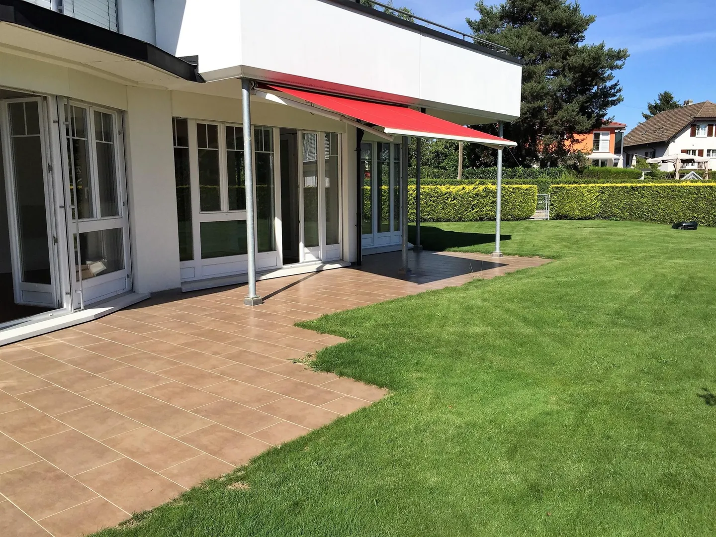 Appartement de standing de 5.5 pièces avec grand jardin - Photo 2 sur 7