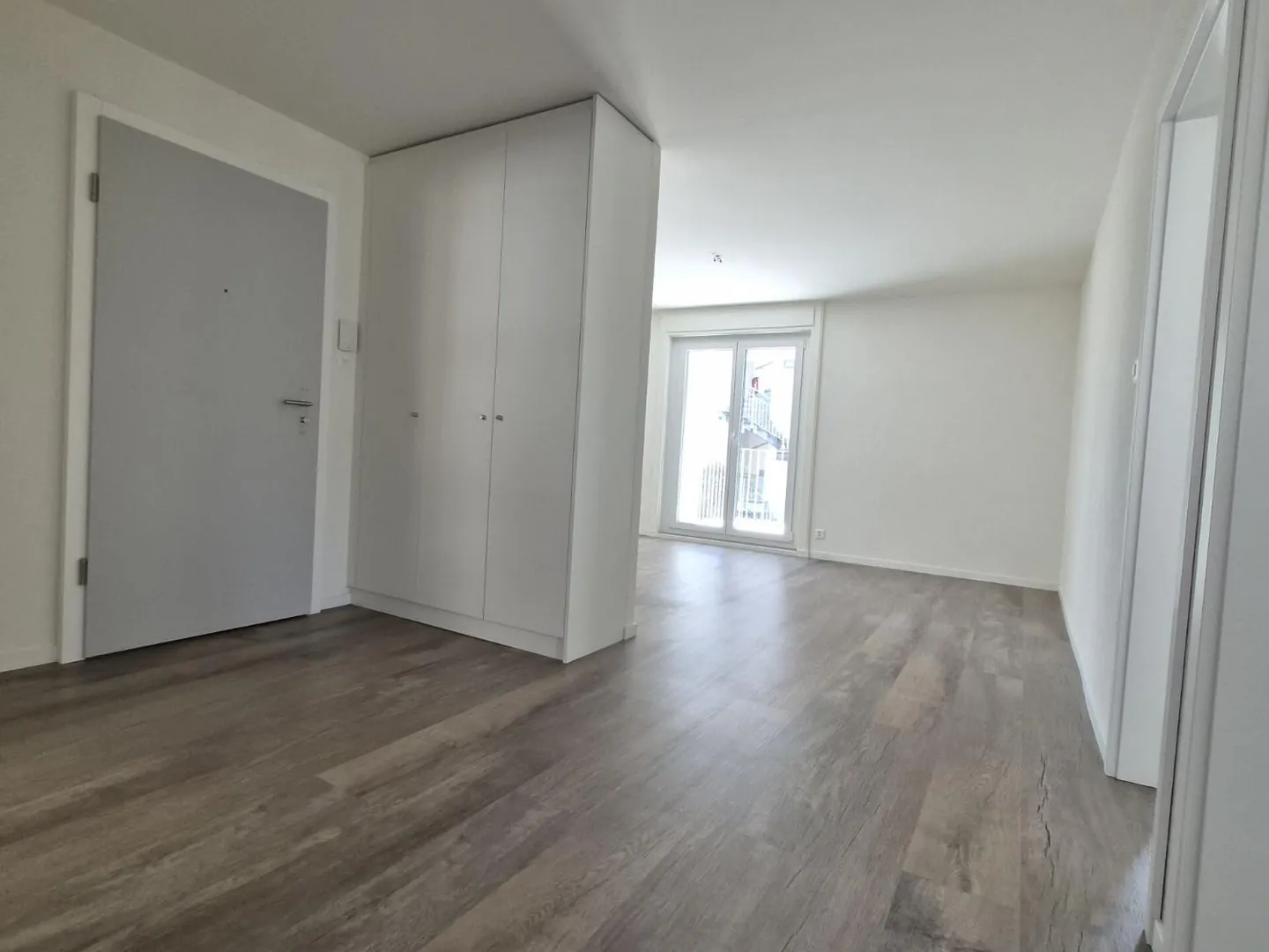Apartment with 3.5 rooms on the ground floor - Photo 3 of 13