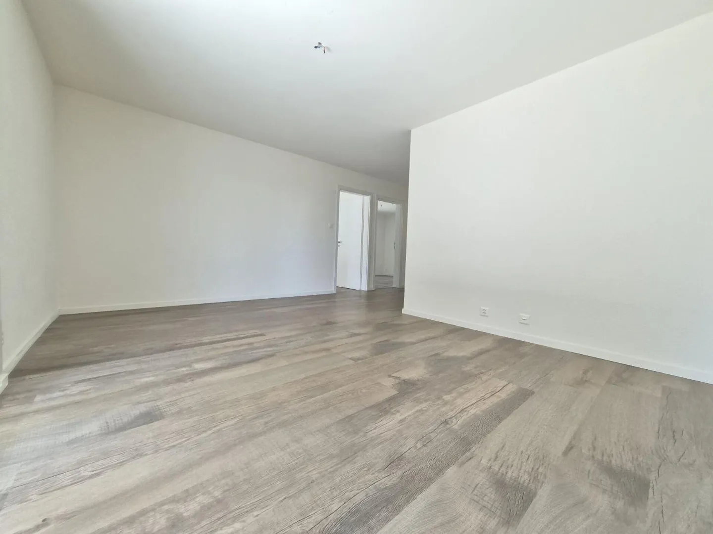 Apartment with 3.5 rooms on the ground floor - Photo 4 of 13