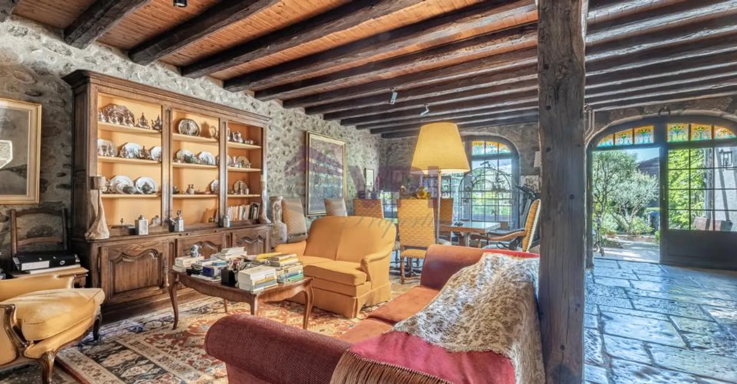 Proprietà di carattere - Foto 1 di 9