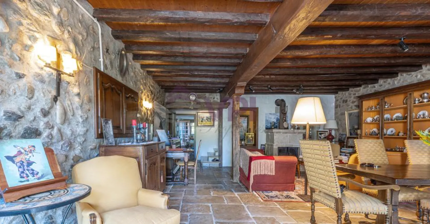 Proprietà di carattere - Foto 2 di 9