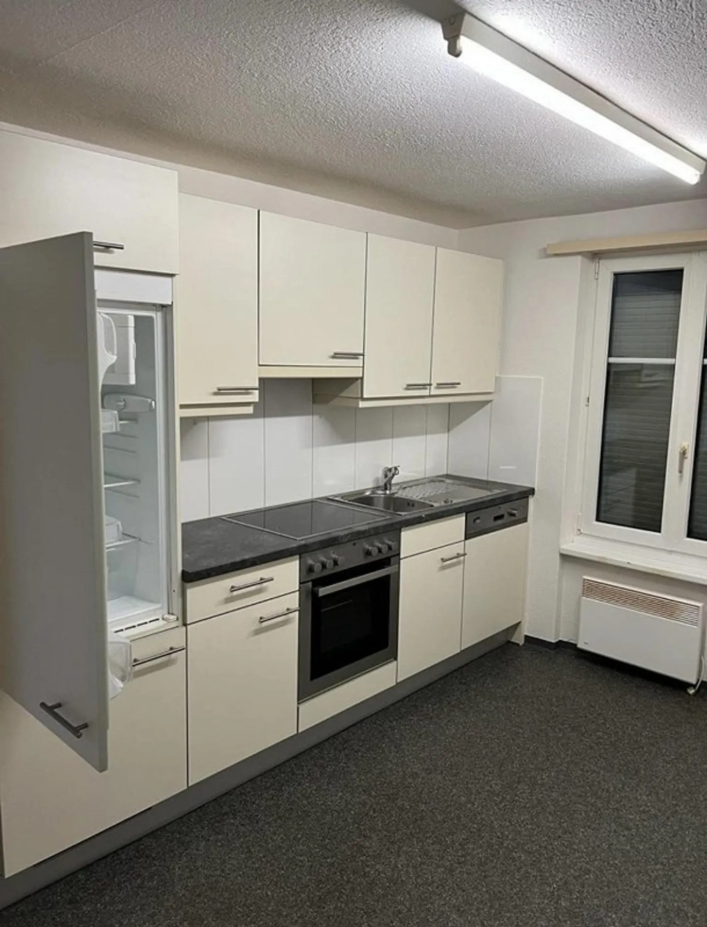 Charming 2.5-Room Apartment with Balcony in St. Gallen - Photo 1 of 8