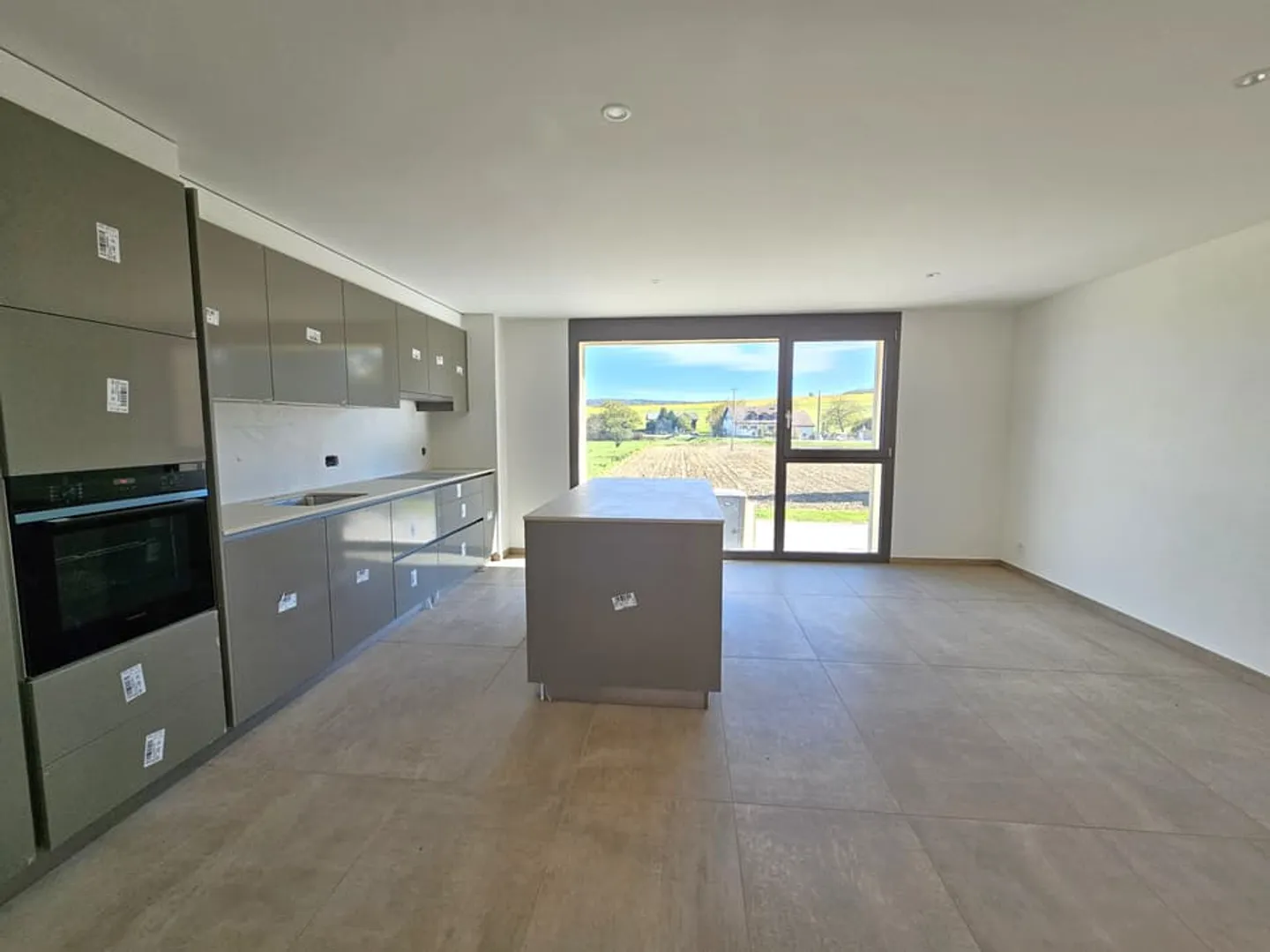 Semi-Detached Villa - Photo 2 of 5