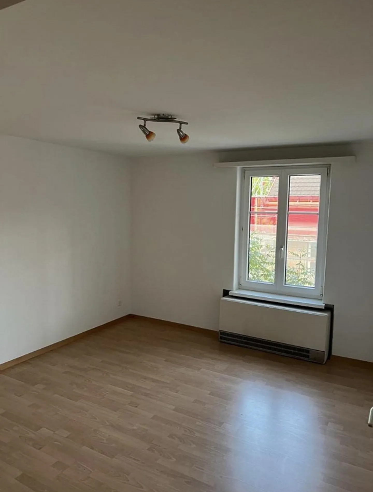 Charming 2.5-Room Apartment with Balcony in St. Gallen - Photo 3 of 8