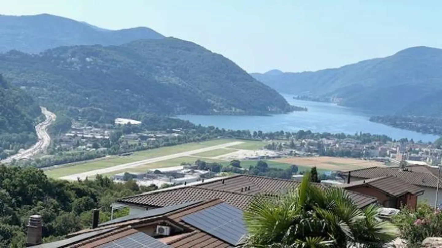 «Doppelhaushälfte mit Pool mit Blick auf den See in Bosco Luganese» - Foto 2 von 20