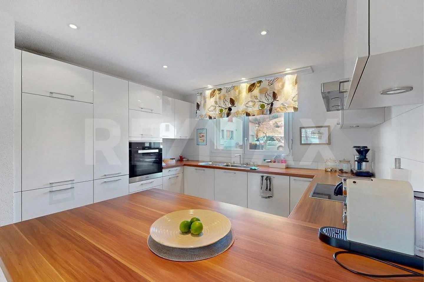 Doppelhaushälfte in attraktiver Steuergemeinde mit gepflegtem Garten - Photo 3 of 10