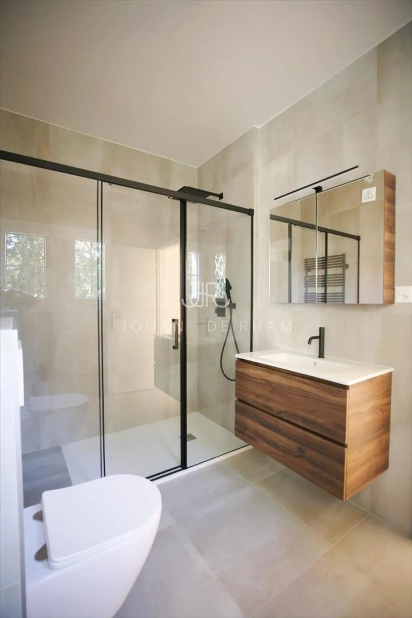 Single-family house with swimming pool ideally located - Photo 4 of 8