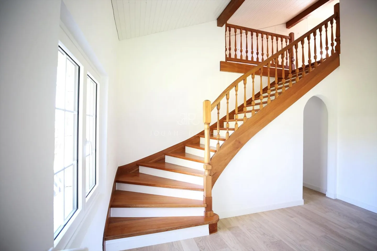 Single-family house with swimming pool ideally located - Photo 8 of 8