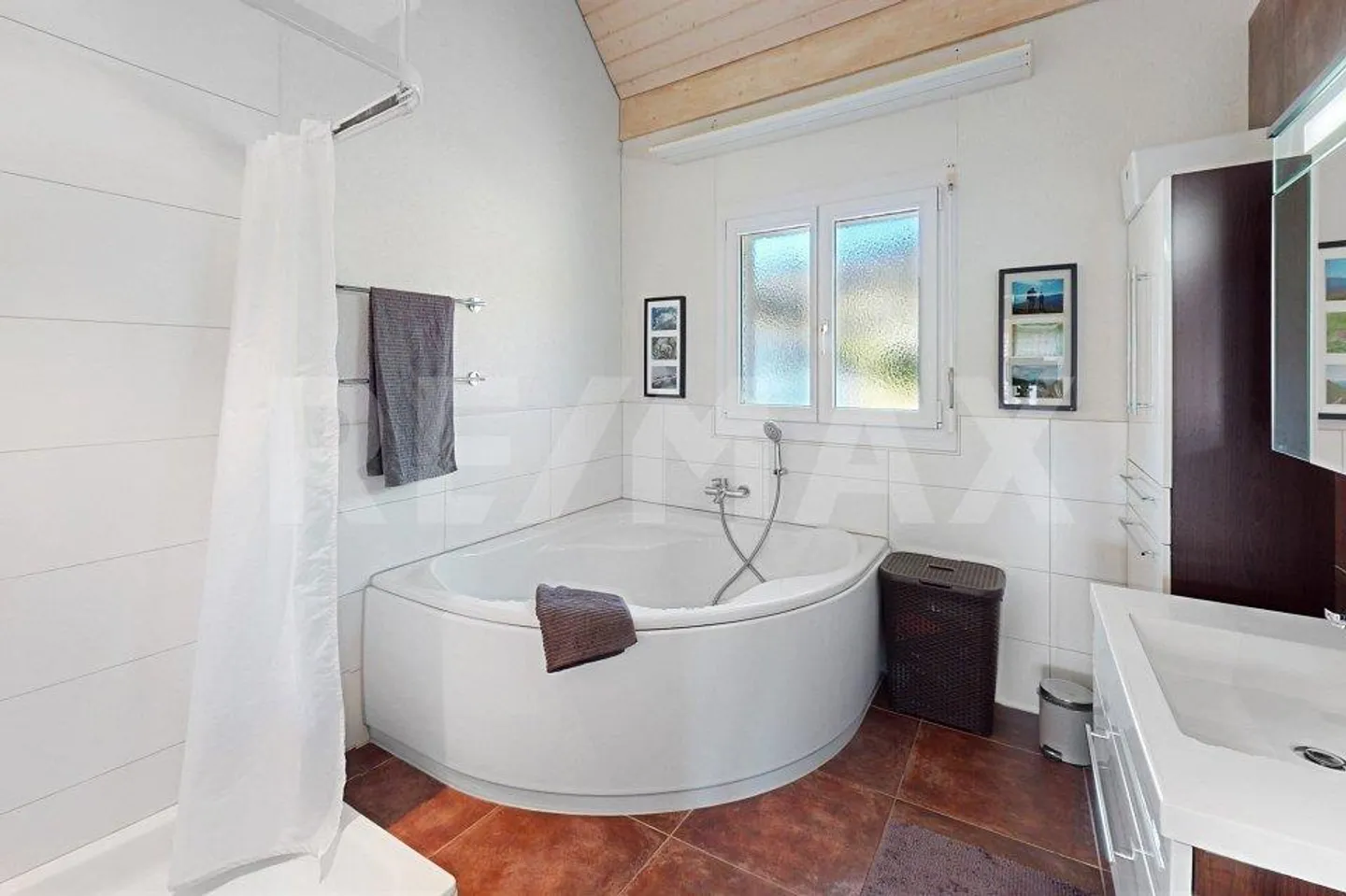 Doppelhaushälfte in attraktiver Steuergemeinde mit gepflegtem Garten - Photo 10 of 10