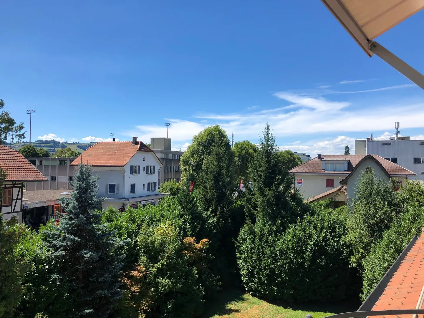 Bright 2.5-room apartment with small balcony - Photo 1 of 9