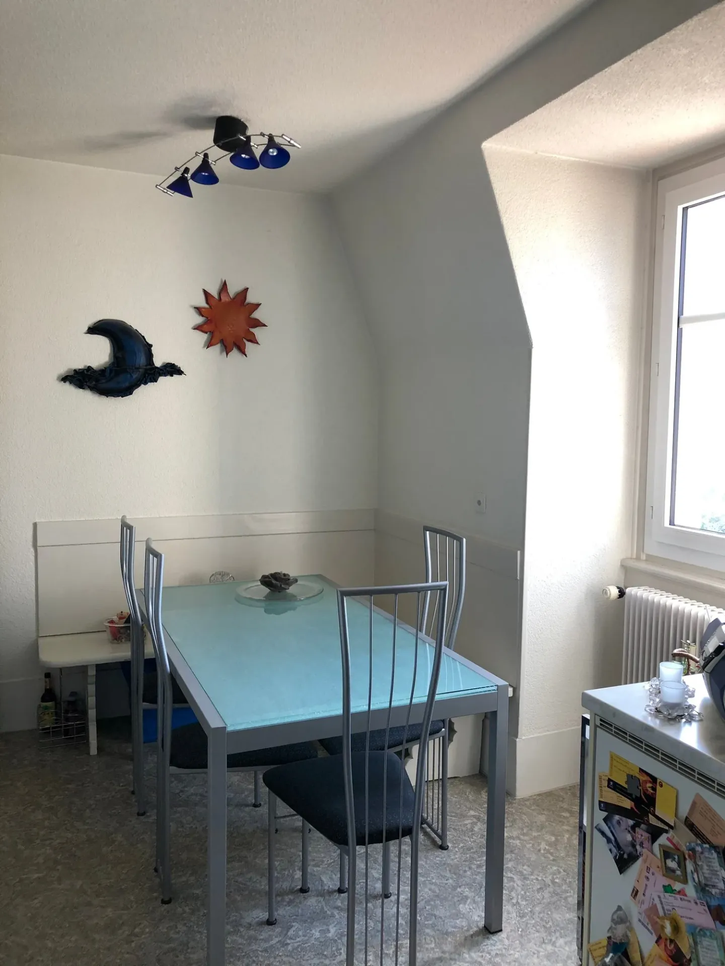Bright 2.5-room apartment with small balcony - Photo 3 of 9