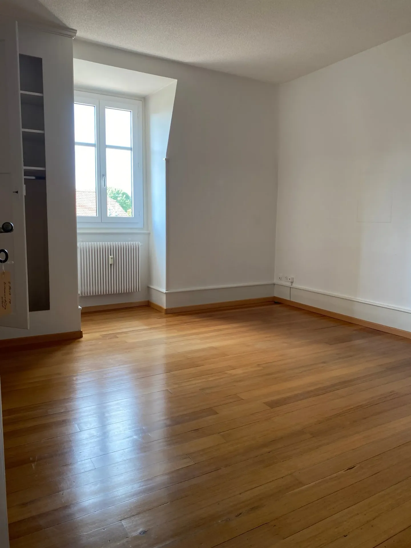 Bright 2.5-room apartment with small balcony - Photo 8 of 9