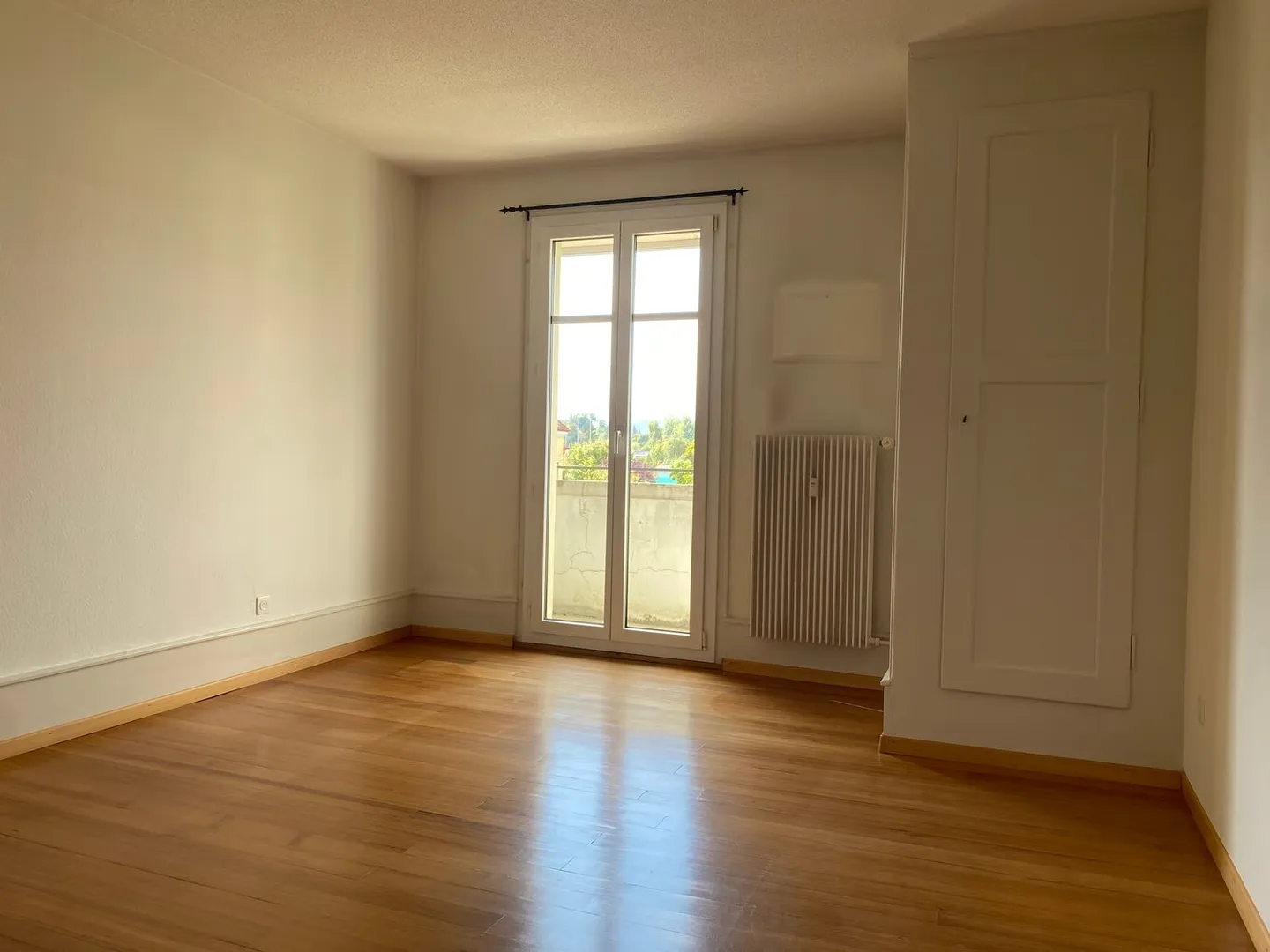 Bright 2.5-room apartment with small balcony - Photo 9 of 9